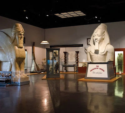 Top Gift Ideas for Her this Holiday Season: museum visit