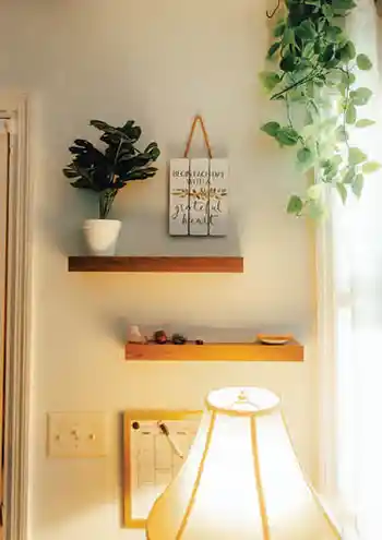 Interior photo with an inspirational wall hanging that says “Begin each day with a grateful heart”