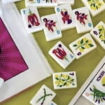 This image displays a game of mahjong